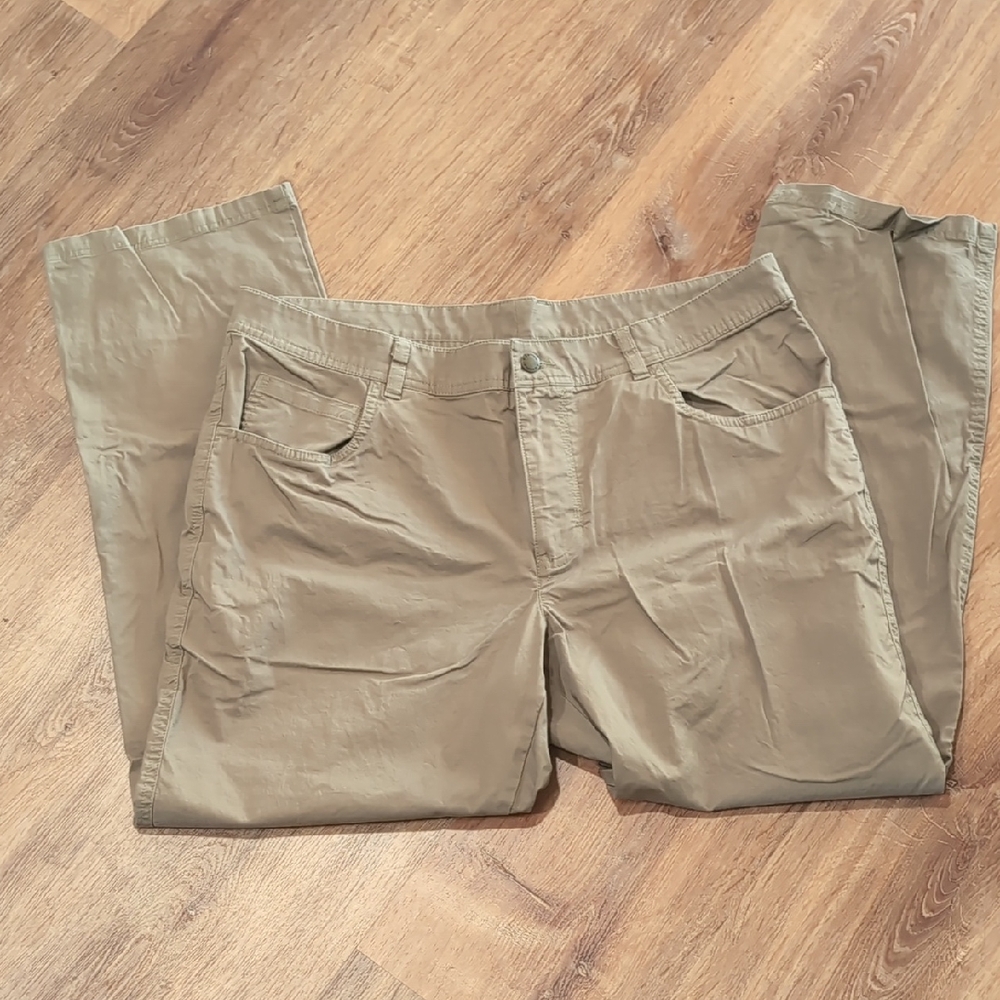 Columbia Men's Khaki Chinos